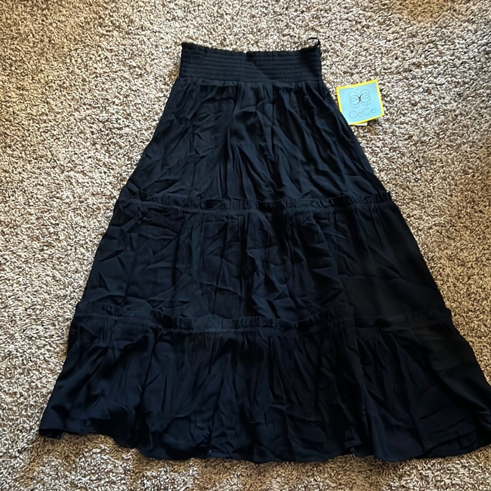 CeCe sized xs black flowy midi skirt